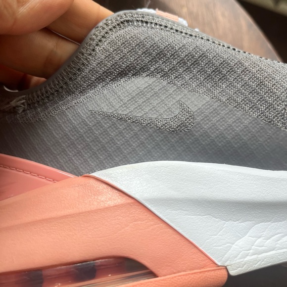 Nike Air Max Motion 2- women’s- size 8 - Picture 7 of 15